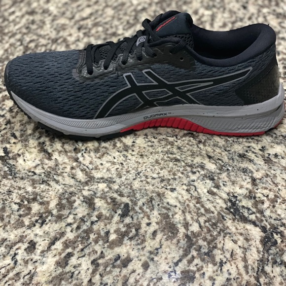 ASICS Shoes - Picture 2 of 3